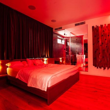 Contemporary Apartment With Fireplace & Terrace Banska Bystrica Exterior photo